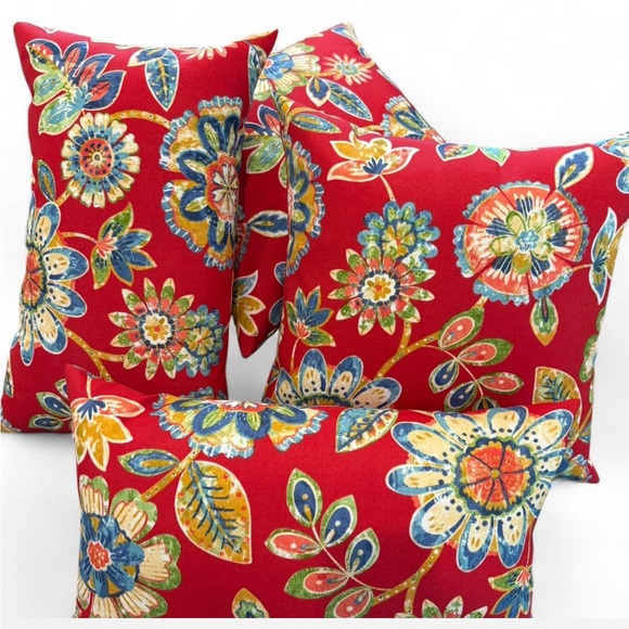 Floral Red Throw Pillows(4)- NEW - Picture 2 of 2